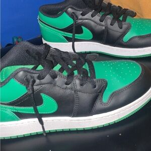 Nike girls/boys size 7Y shoes